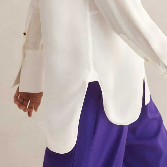 To ensure a fluid drape and eliminate any pulling, the sides feature flattering splits.