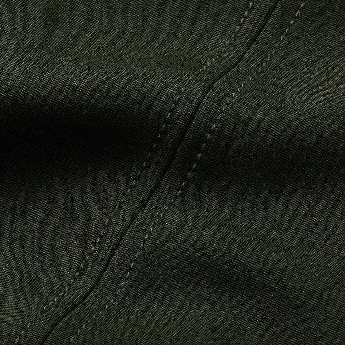 Crafted from smart, heavyweight ponte-jersey tailoring, this fabric has good shape retention and a soft hand feel.