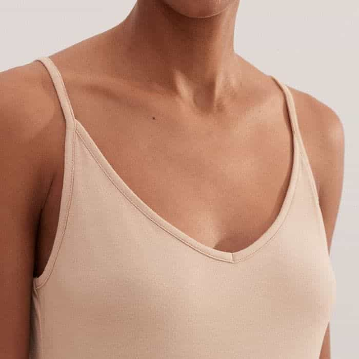 Designed to sit flush underneath dresses, the v neckline and thin straps work to provide flattering coverage.