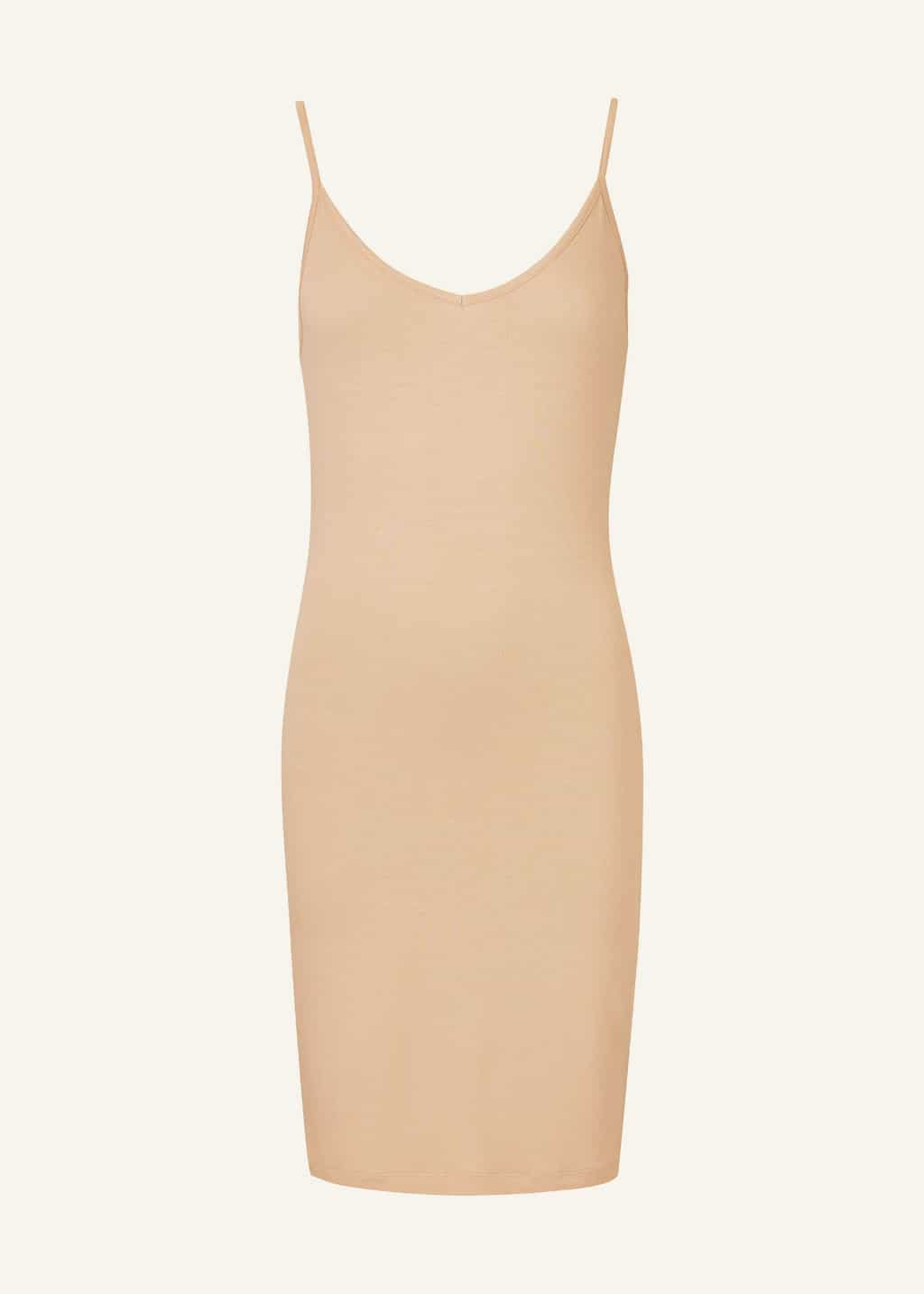 Finishing just above the knee, this flattering cut allows the slip to be worn under various dress lengths.