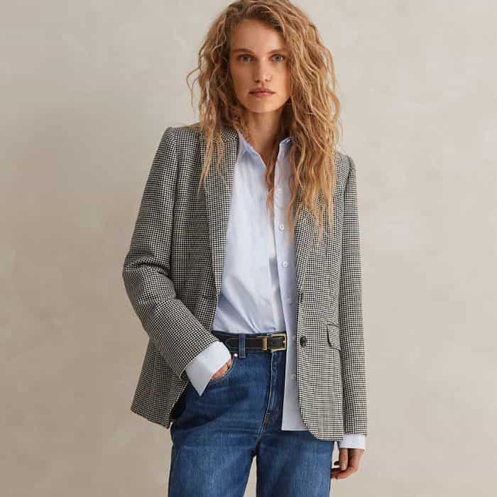 Opt for a high-low look and wear it with our Cotton Colour Block Oversized Shirt and Houndstooth Single-Breasted Blazer.