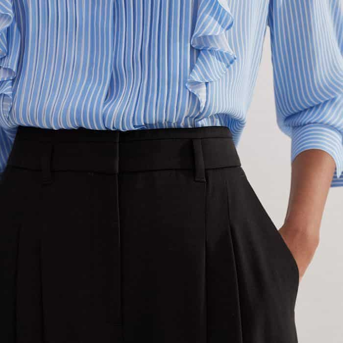 Endlessly tweaked, the placement of the side pockets is perfected to ensure a bulk-free finish.