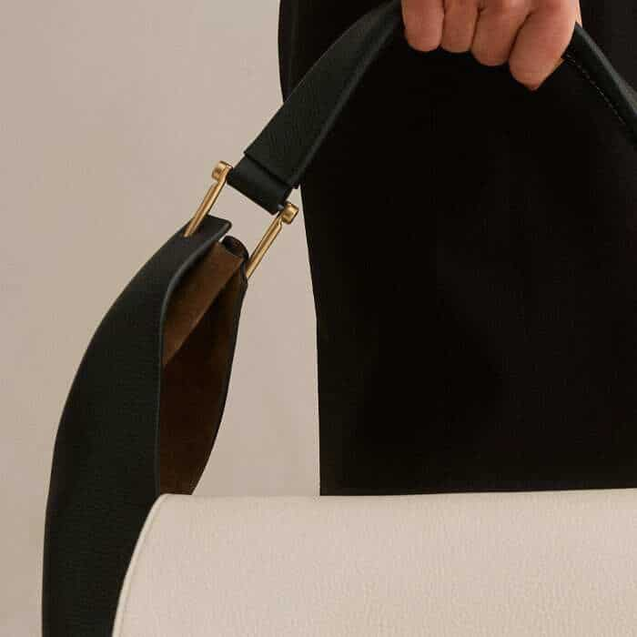 The sides of the bag are ruched to create a modern, sculptural finish whilst also accommodating more belongings.