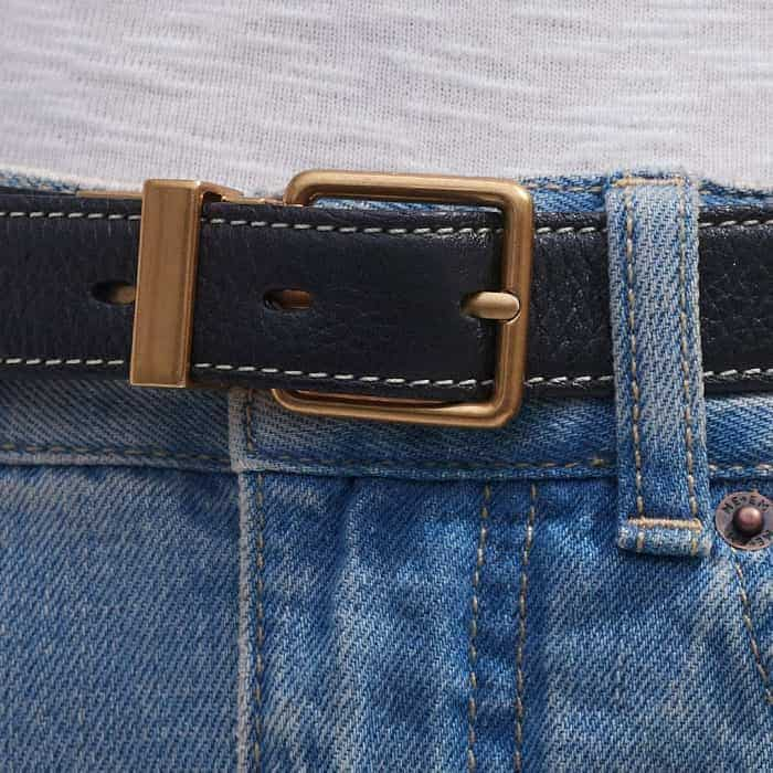 Gently pull the buckle outwards and twist the buckle until it locks into place to achieve a new look, thanks to the reversible feature.