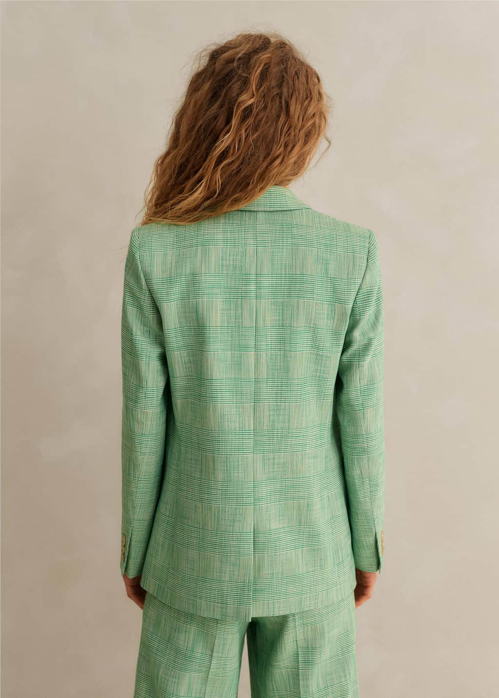 Ecovero-blend tailoring fabric sourced and made in Portugal to reduce its impact on the planet.