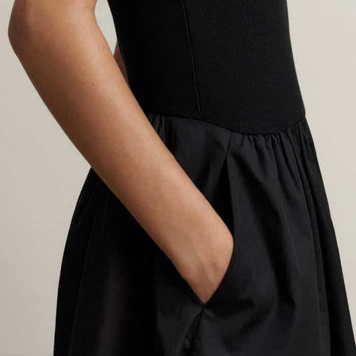 To retain a flattering finish, the functional pockets find a home towards the front of the skirt.