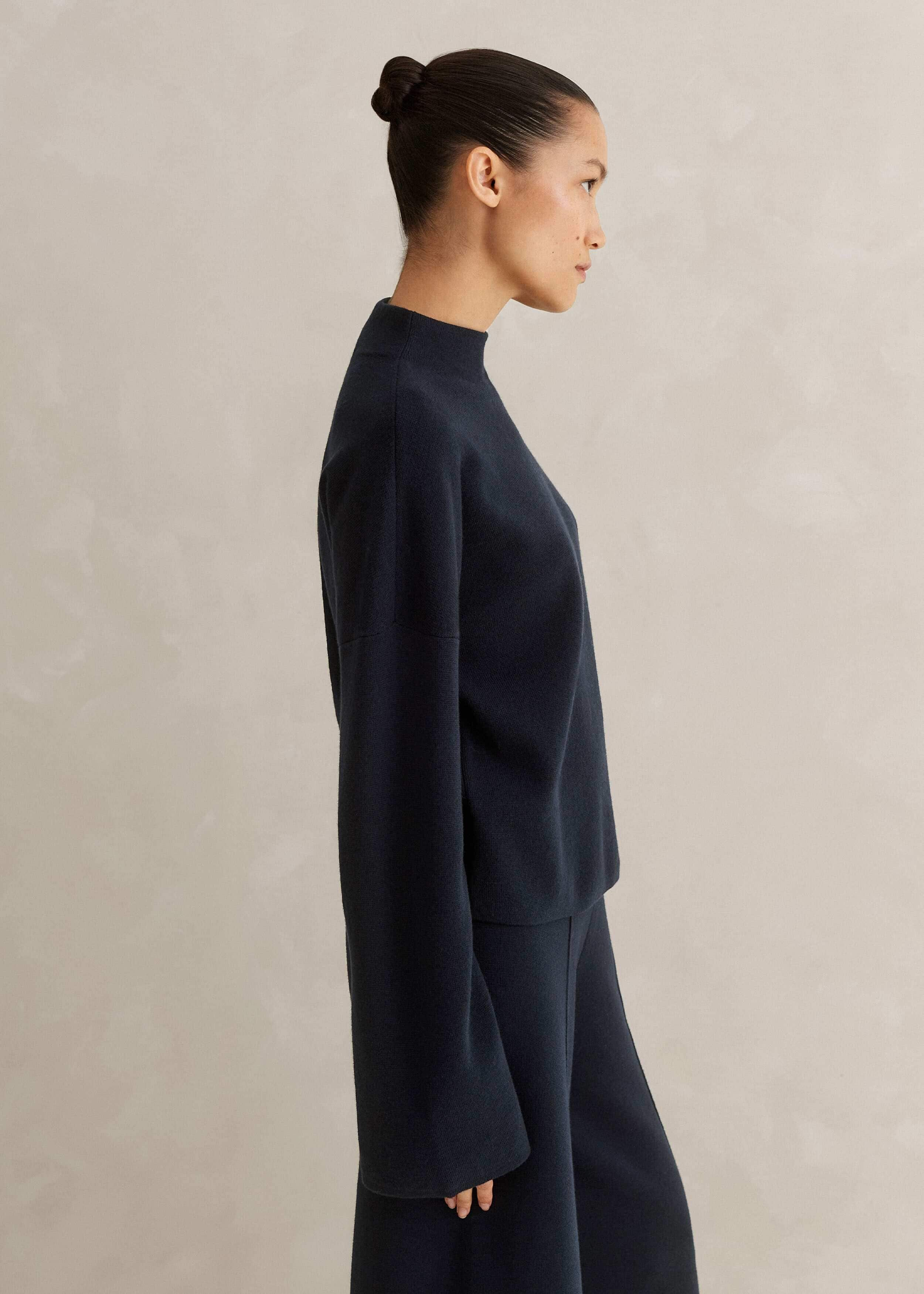 A blend of responsibly sourced merino wool with organic cotton knitted in a clean, structured Milano stitch with good stretch and recovery. All our wool is non-mulesed.