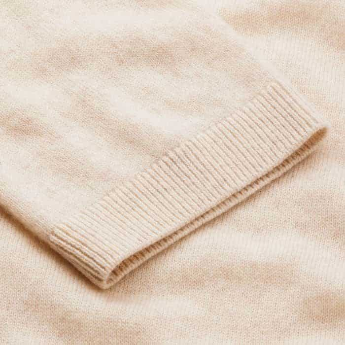 Crafted from pure cashmere knitted on 12gg, lightweight with a luxuriously soft hand feel. 