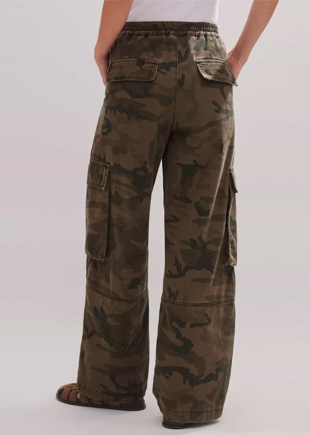 Pure cotton in a garment-washed camo print, washed down for a worn-in look