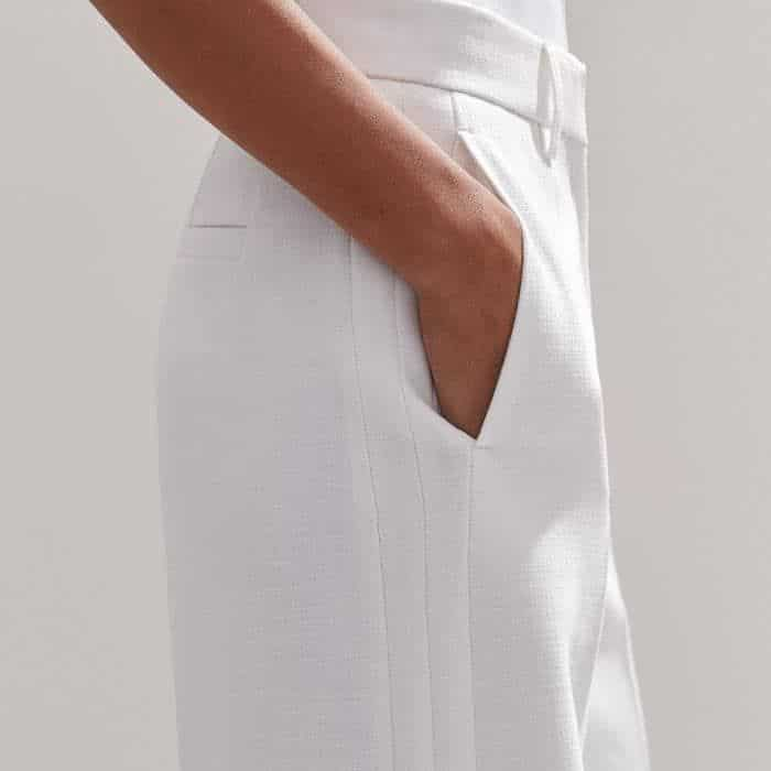 Creating a more streamlined silhouette, a subtle side stripe makes its way down the leg.