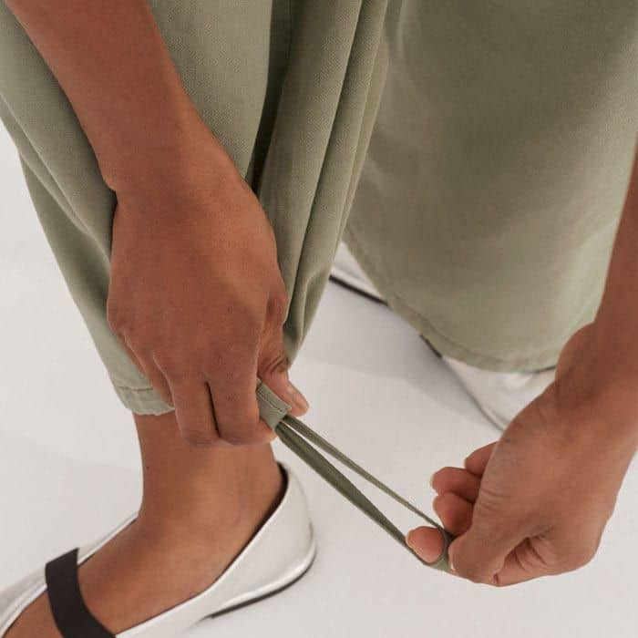 Use the drawcords at the cuffs to go from a relaxed straight leg to gathered hems.