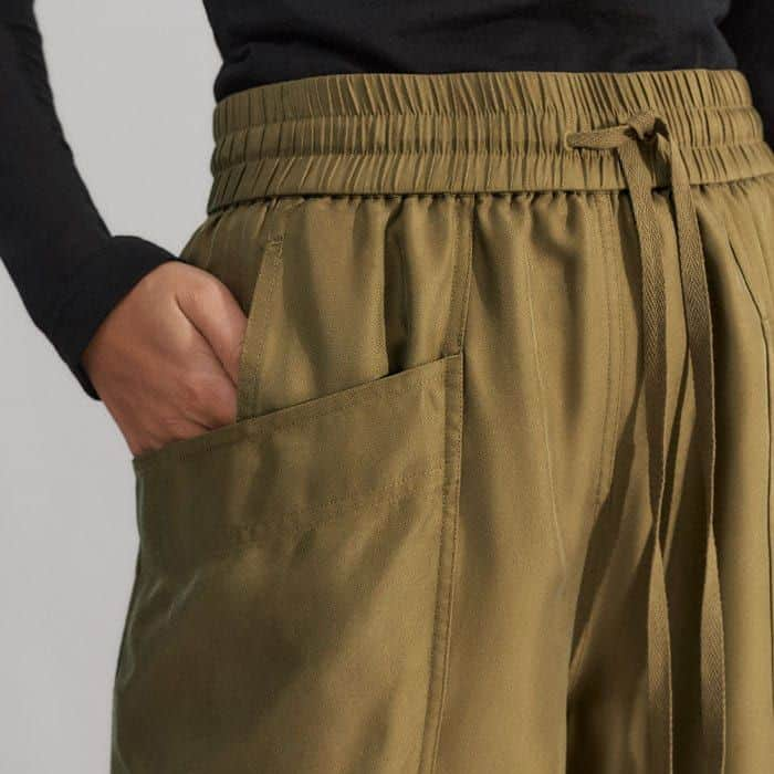 Cargo-style pockets are placed down the sides of the leg, adding functionality.