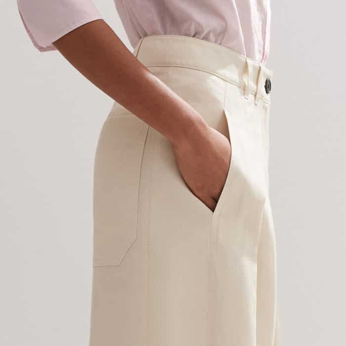 Pockets are positioned in front of the side seams for a bulk-free, functional finish.