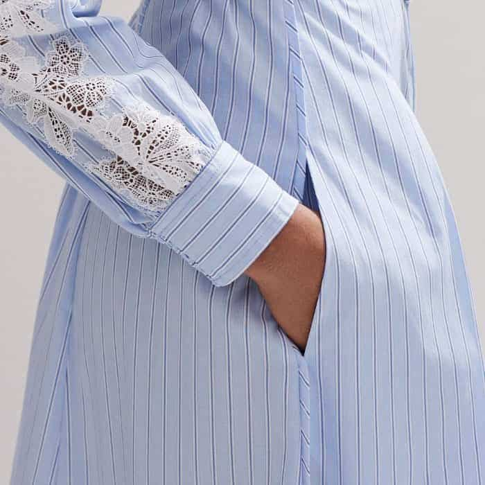 Pockets are flatteringly placed in front of the side seam for a bulk-free finish.