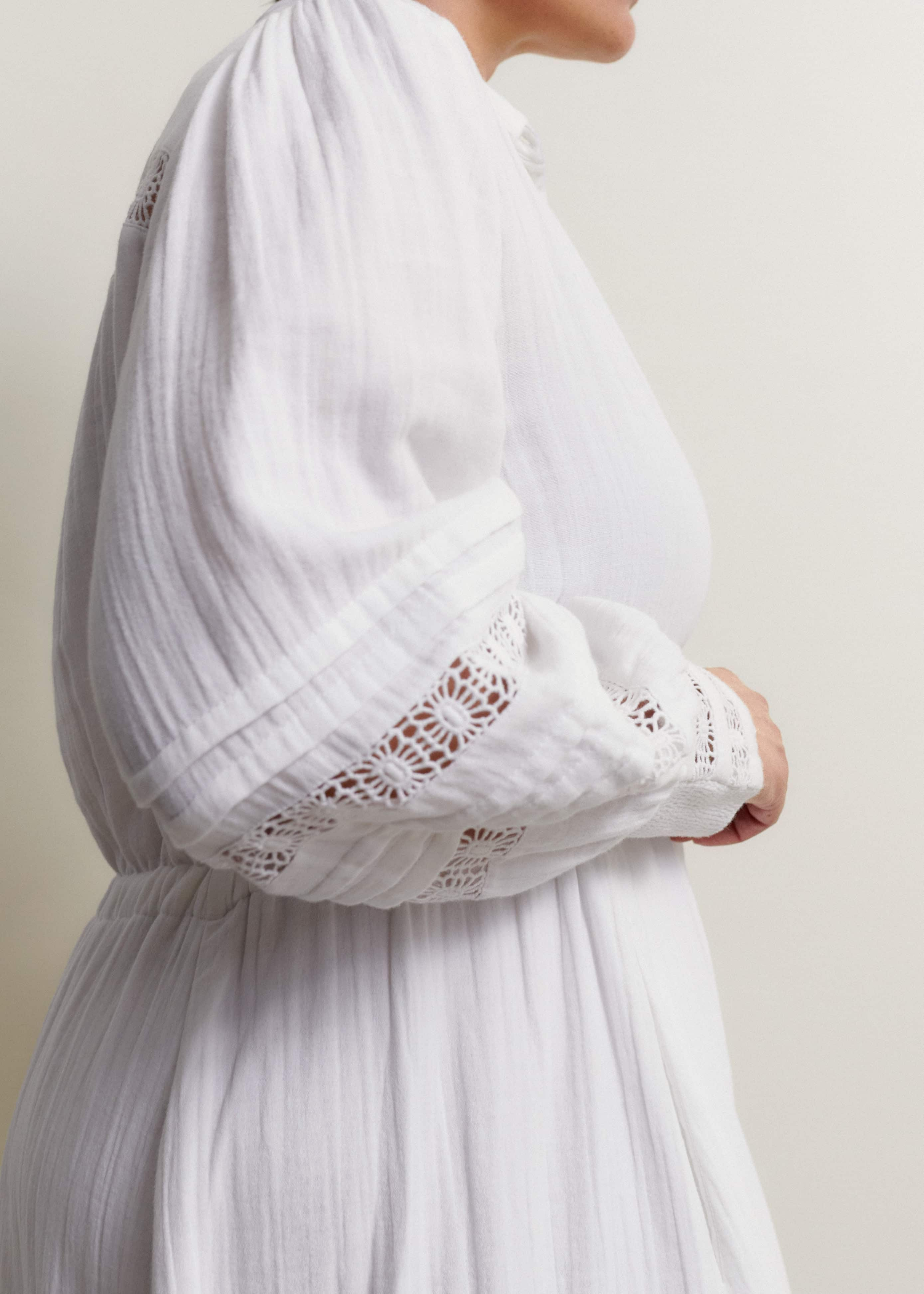 Crafted from double gauze cotton, this iron-free cheesecloth features a simple texture that adds depth to your warm-weather wardrobe. 100% breathable, it's lightweight but lined in the skirt to minimise transparency.