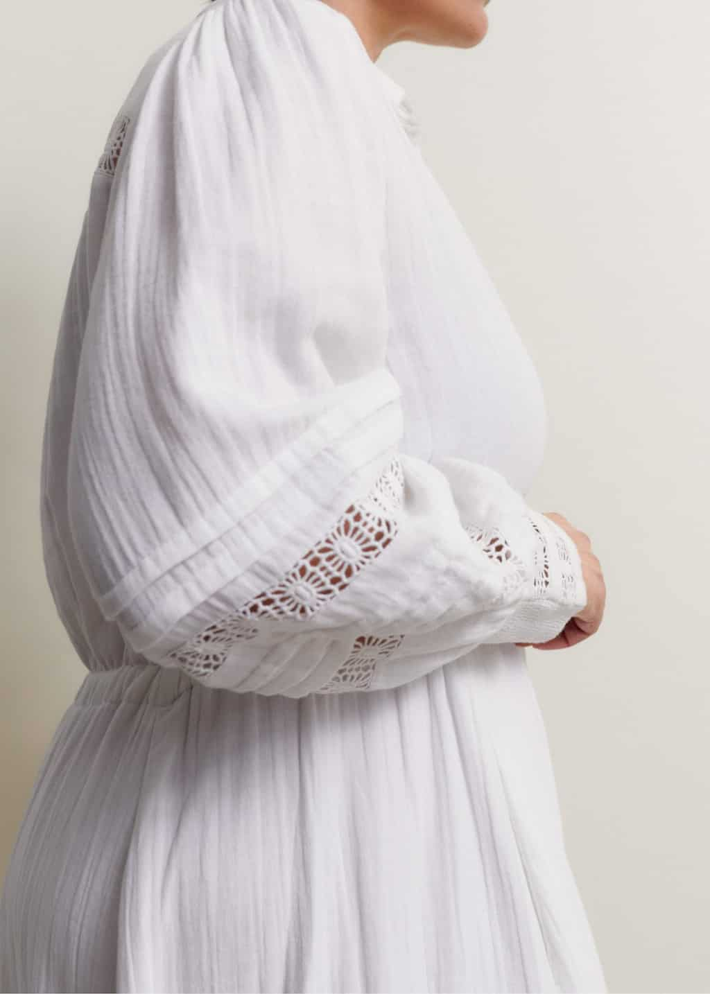 Crafted from double gauze cotton, this iron-free cheesecloth features a simple texture that adds depth to your warm-weather wardrobe. 100% breathable, it's lightweight but lined in the skirt to minimise transparency.