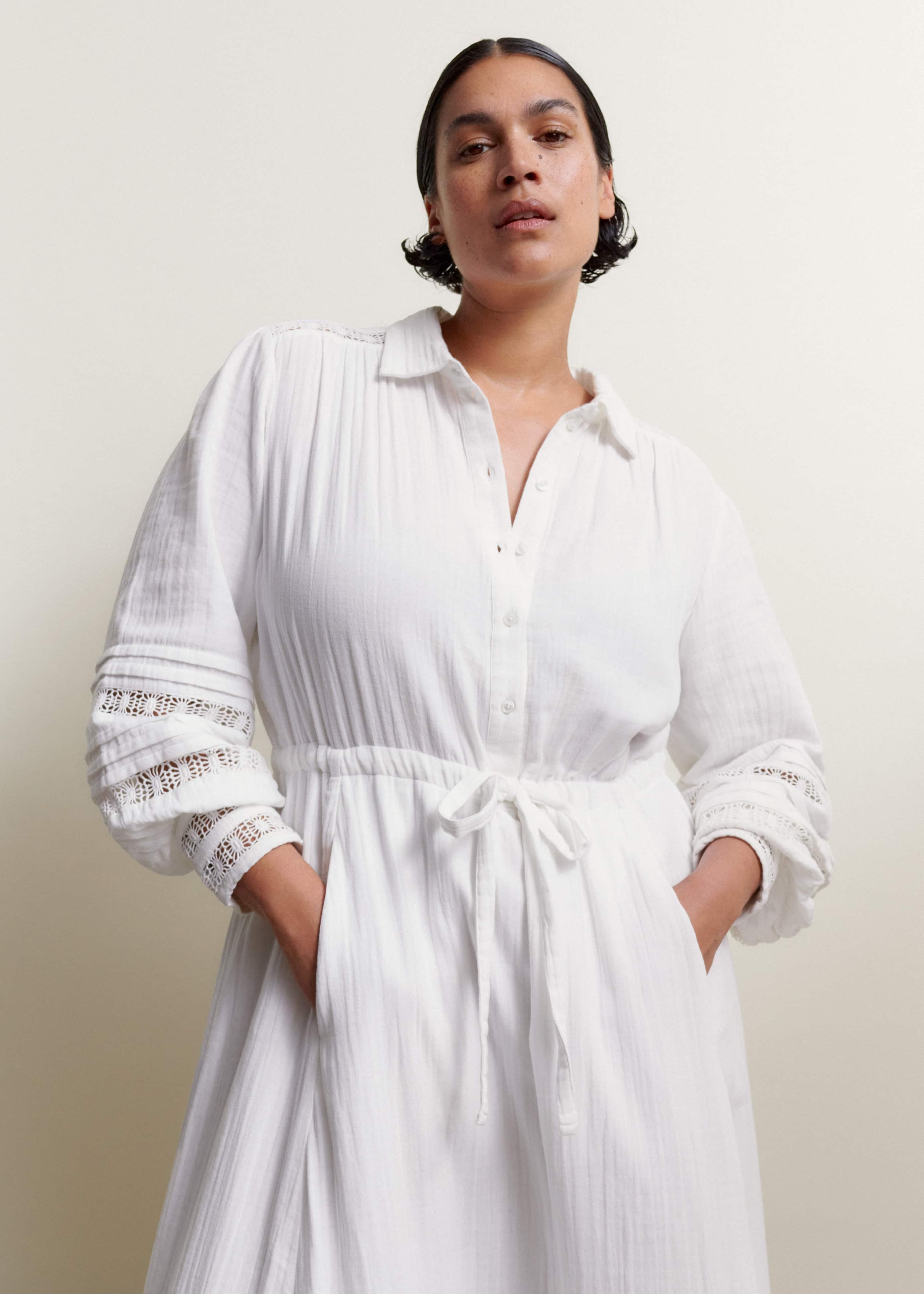 Crafted from double gauze cotton, this iron-free cheesecloth features a simple texture that adds depth to your warm-weather wardrobe. 100% breathable, it's lightweight but lined in the skirt to minimise transparency.