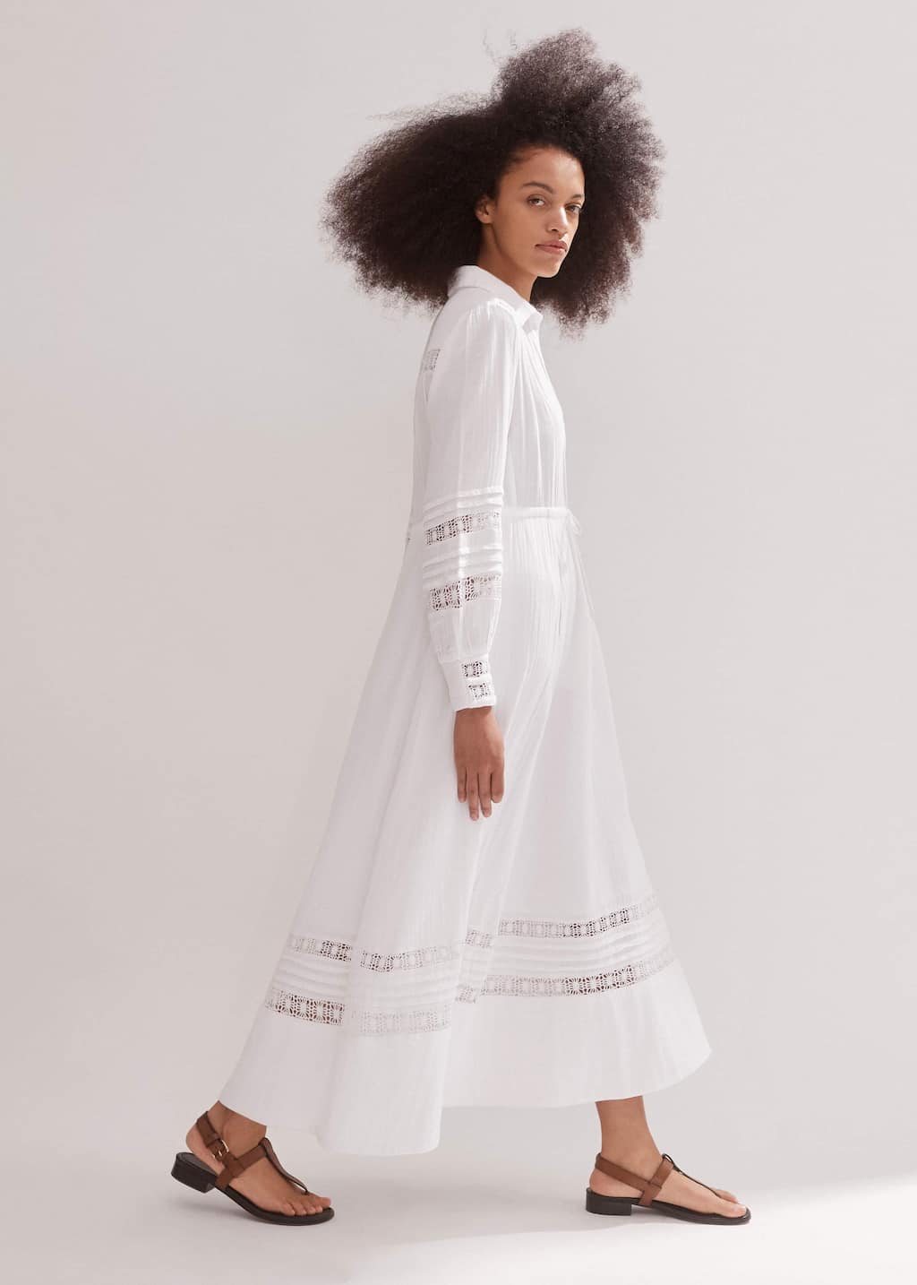 Crafted from double gauze cotton, this iron-free cheesecloth features a simple texture that adds depth to your warm-weather wardrobe. 100% breathable, it's lightweight but lined in the skirt to minimise transparency.