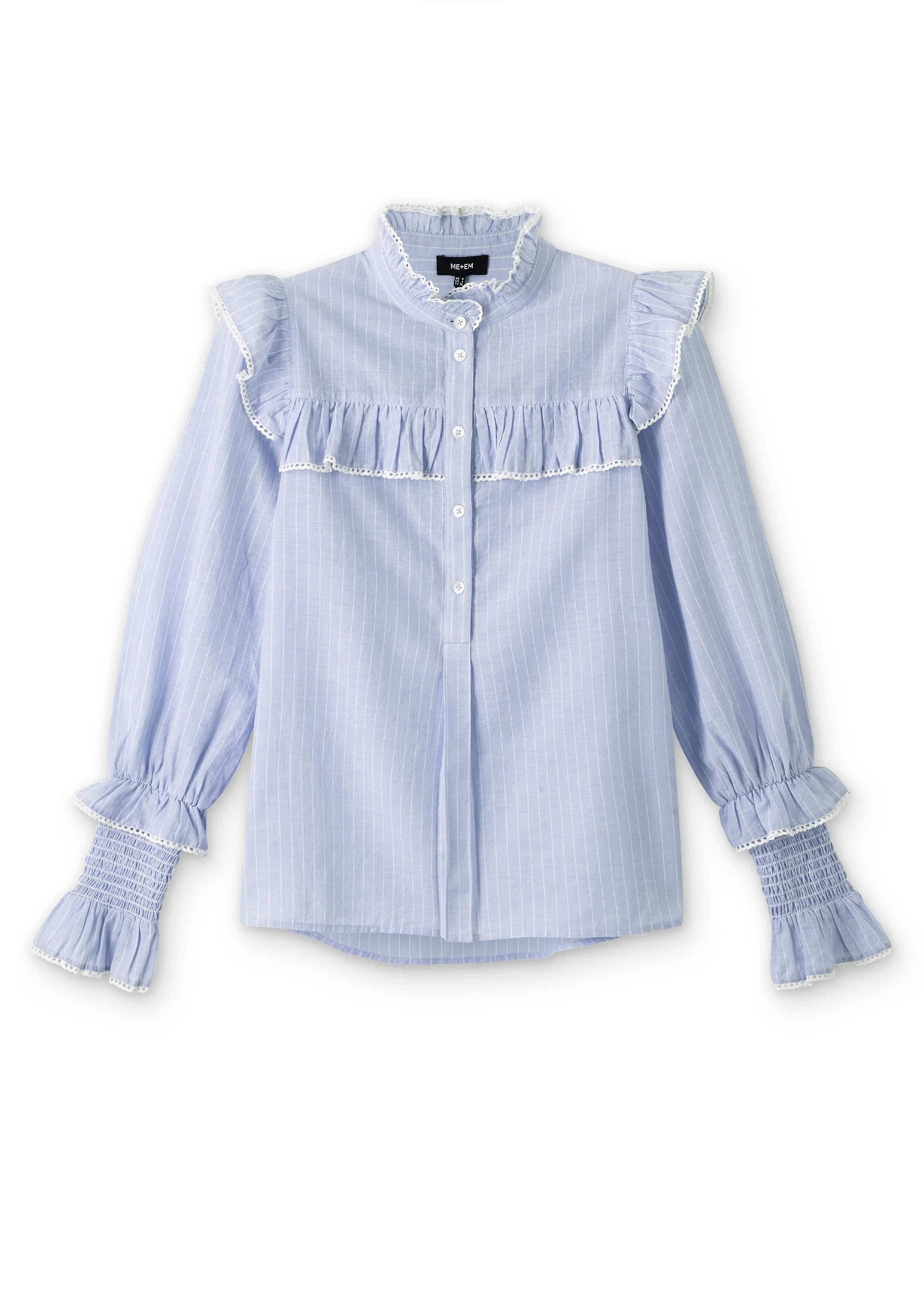 The button-down front can be left undone to accommodate different bust sizes. 