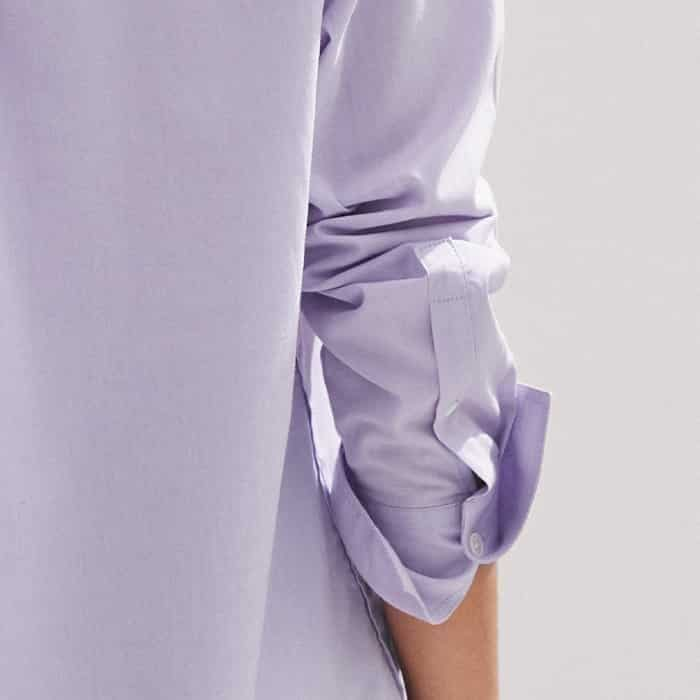 Clever elasticated panels in the arms keep pushed-up sleeves in place to maintain a relaxed feel.