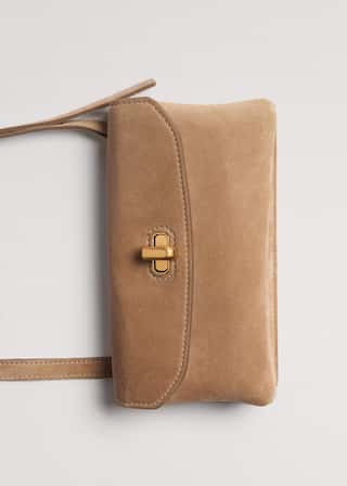 An internal slip pocket can be used to store cards and small valuables.