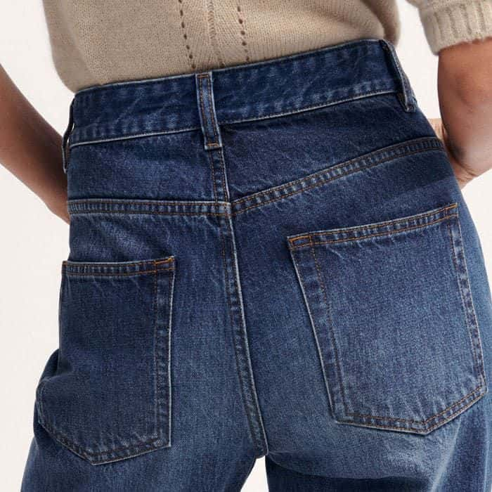 The five pockets have been expertly placed to achieve their most flattering finish.