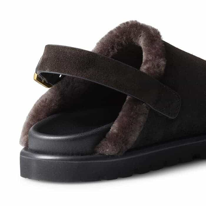 A cosy faux fur lining locks in warmth and creates a soft finish.