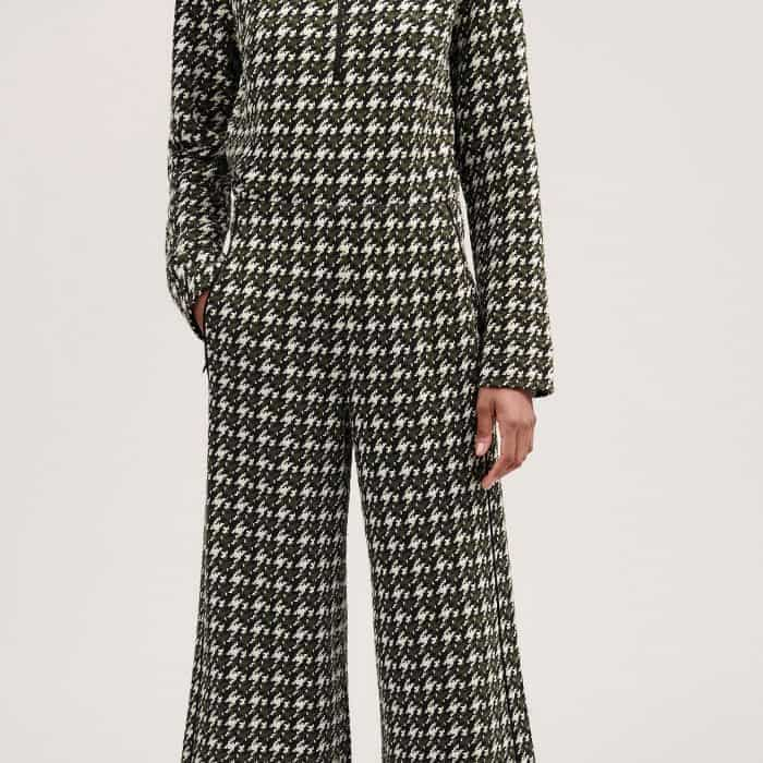 Build a coordinated look with the matching Travel Tailoring Houndstooth Box Top.