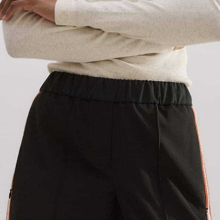 The waist is elasticated for a comfortable finish.