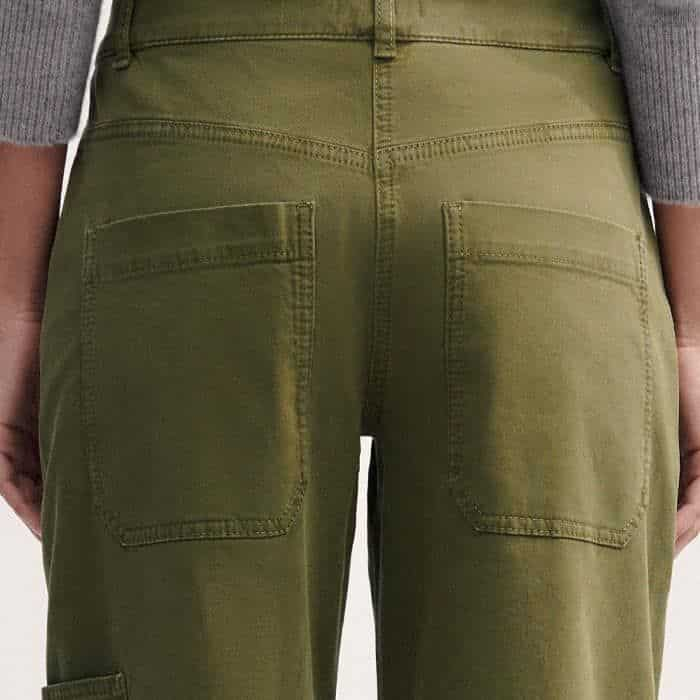 Functional pockets are expertly placed at the front and back of the piece for a flattering finish.