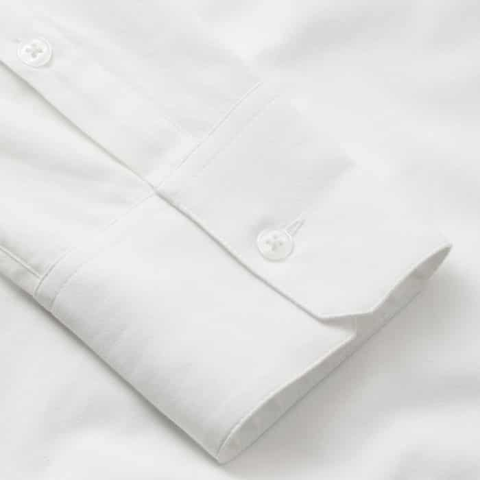 Crafted from a stretch shirting fabric for comfort when travelling and to allow you to layer with ease.