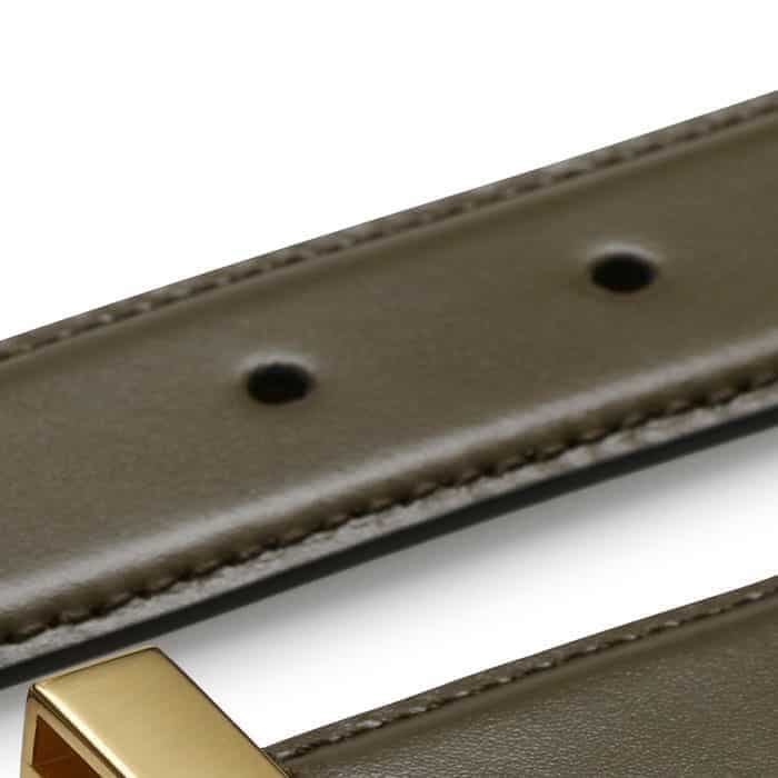 Seven belt holes allow it to be worn on the waist or the hips.