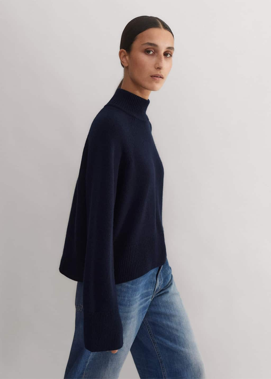 Responsibly sourced merino wool blended with supersoft cashmere, knitted in a plain jersey stitch with ribbed trims.