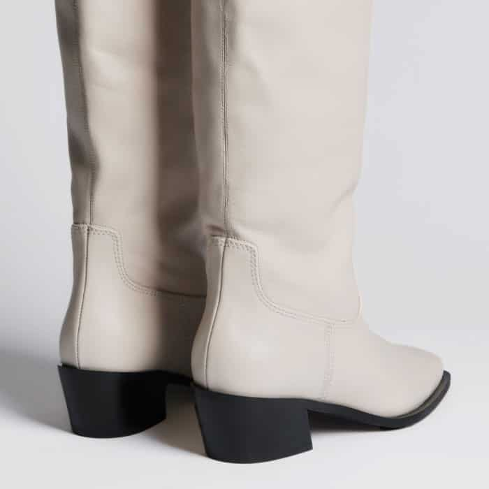 The slouched part of the shoe is unlined, allowing you to alter the amount of ruching at the ankle.