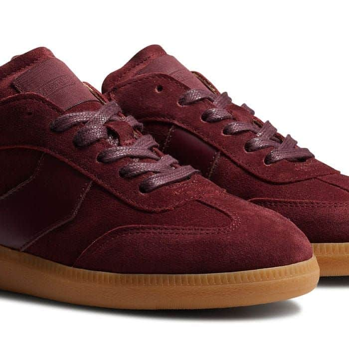 Swap between burgundy and off-white laces to alter the final aesthetic.