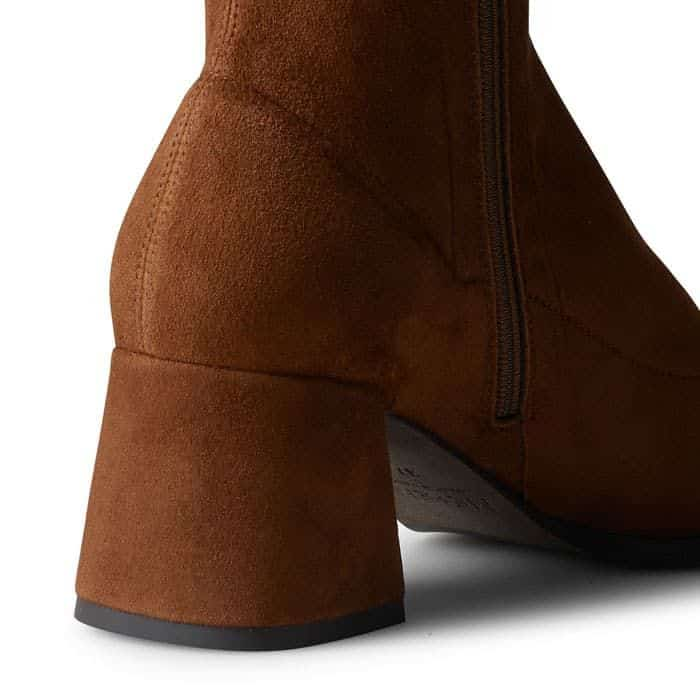 The mid-block heel flares towards the base to create a contemporary shape.