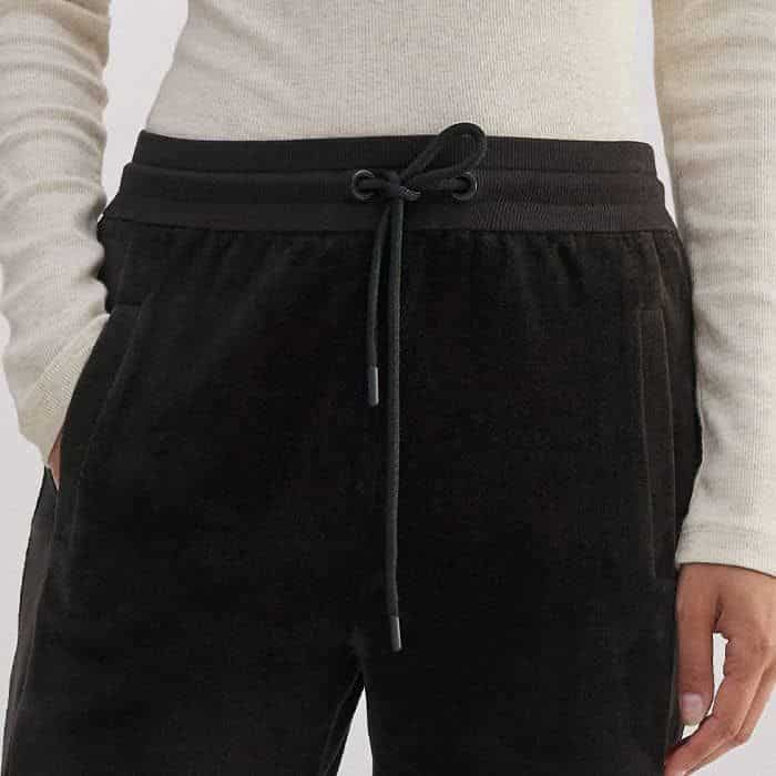 It’s suspended from a pull-on drawstring waist to perfect the fit.