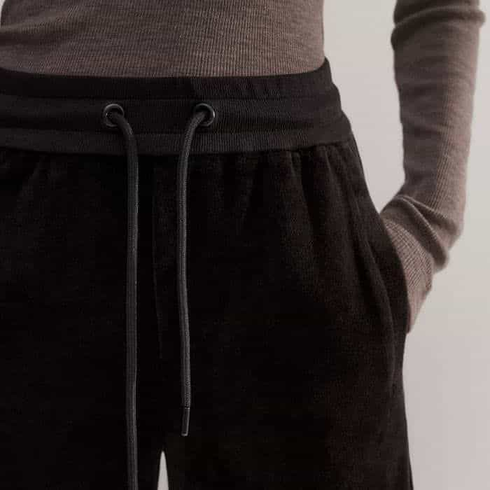 The pull-on elasticated waist has a drawstring tie to perfect the fit.