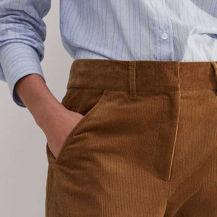 Slip pockets are cleverly positioned before the seams for a neat finish. 