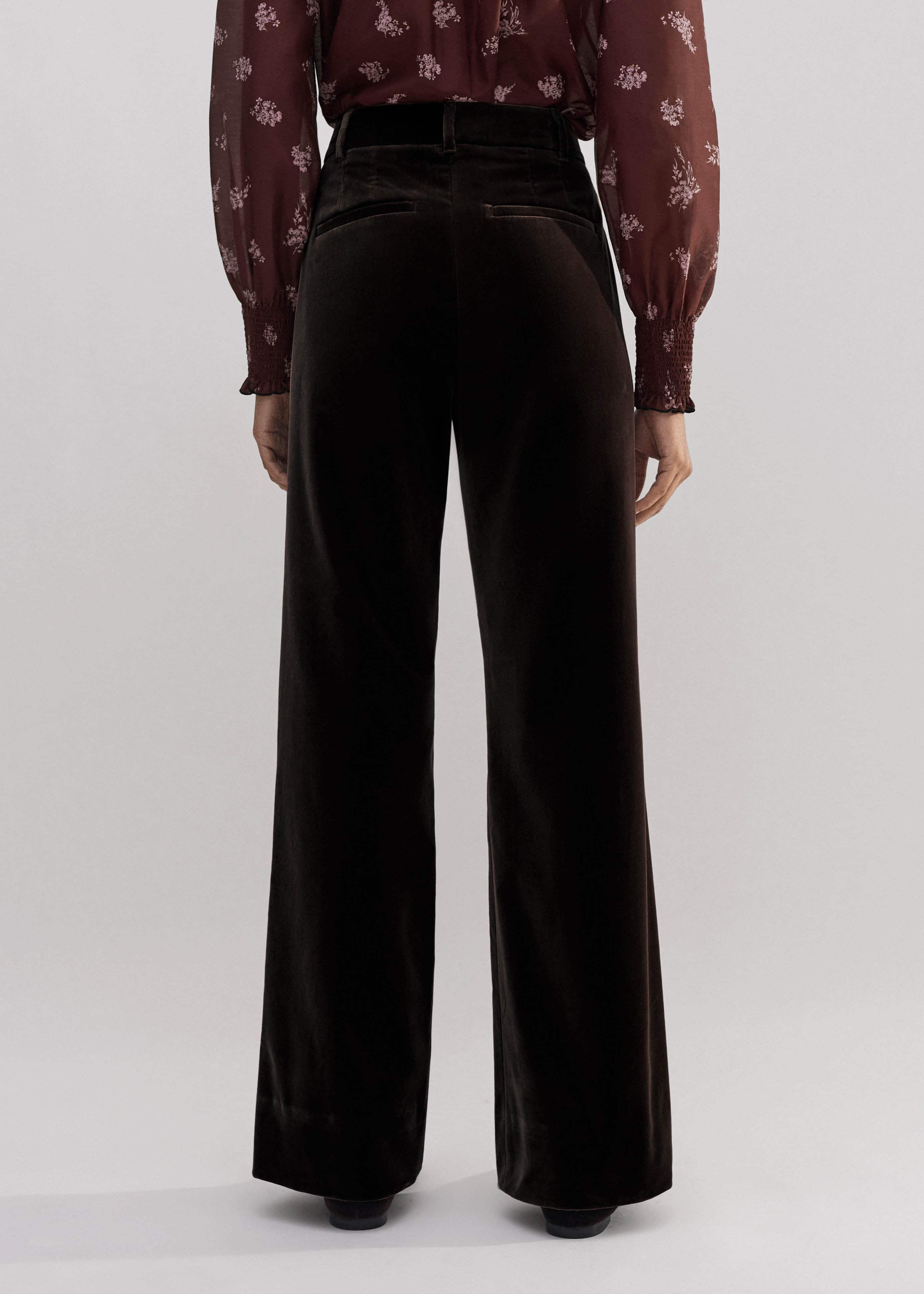 Build a cohesive three-piece suit with the matching Velvet Tailored Vest and Velvet Blazer.