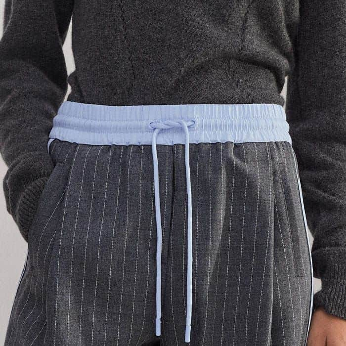 The elasticated waistband features a drawstring tie to perfect the fit.