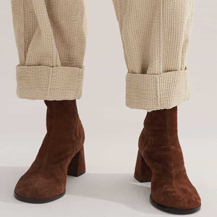 The leg length can be adjusted with the turn-up cuffs.