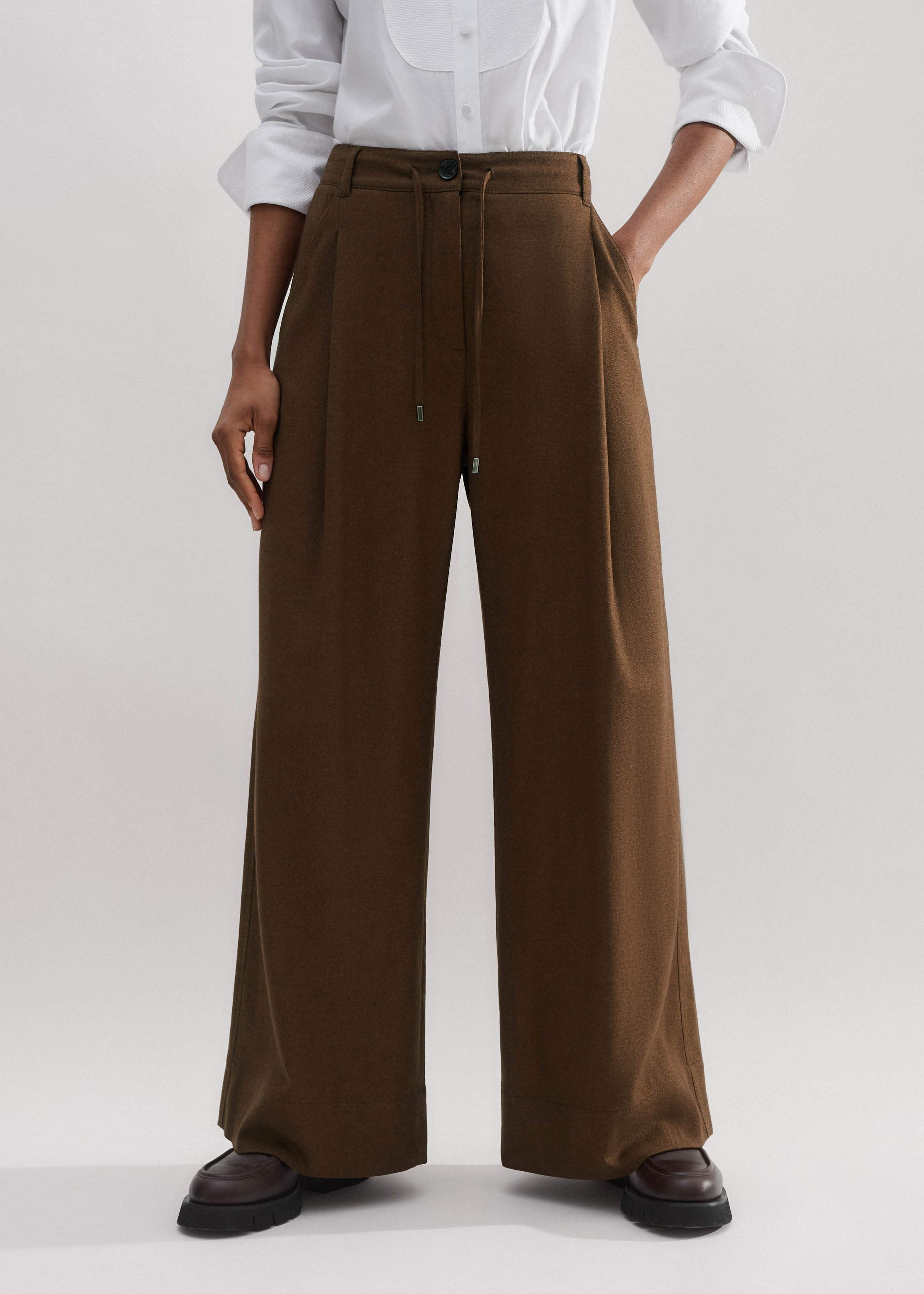 Short-Length Relaxed Drawcord Man Pant