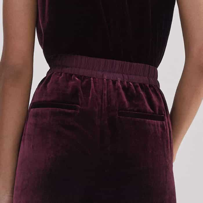 The elasticated waist features a drawstring tie so you can perfect the fit.