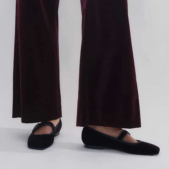 The cropped length highlights the narrowest part of your ankle.