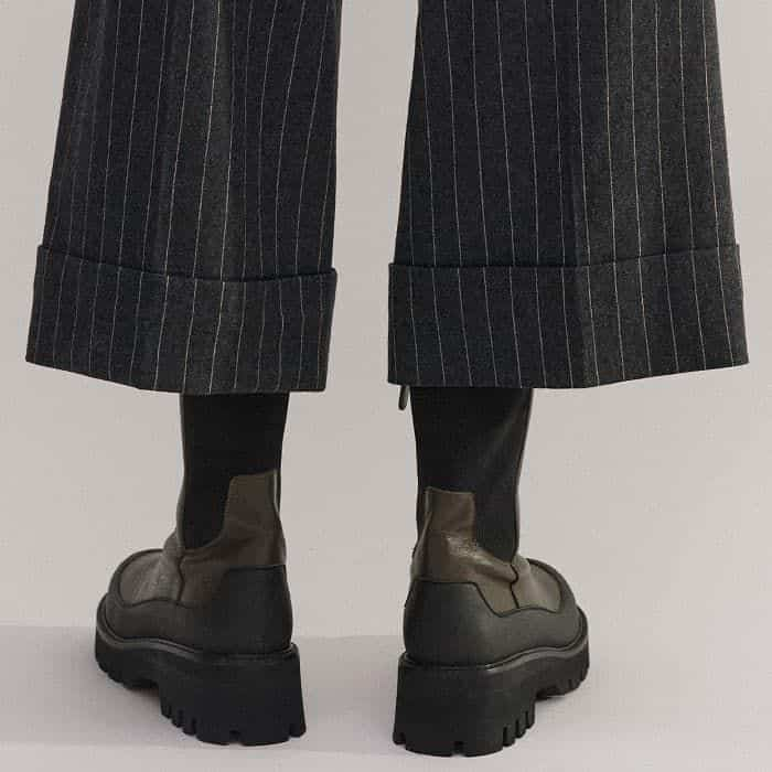 The cuffs can be turned up to shorten the leg length.