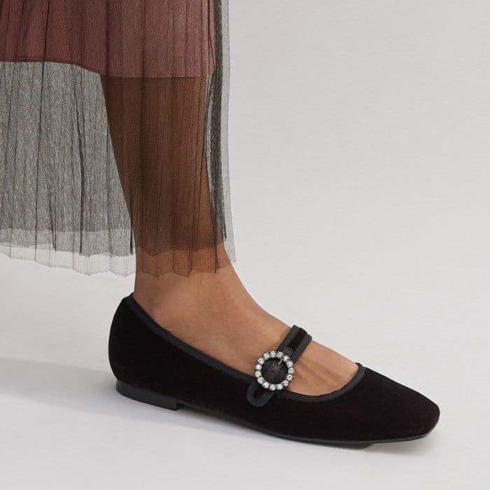 Keep your styling simple with our Velvet Square Toe Ballerina Flat.