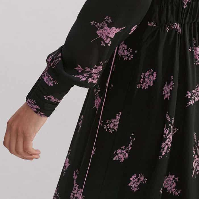 A raised side seam that colour matches to the purple of the print creates a more fluid, streamlined drape.