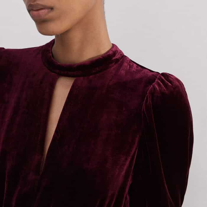 Creating the illusion of a narrower shoulder, the pouf at the top of the sleeves is positioned slightly further in towards the neckline.