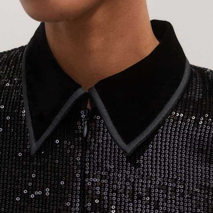 A hook-and-eye fastening and zip at the neckline allow for a customisable finish.